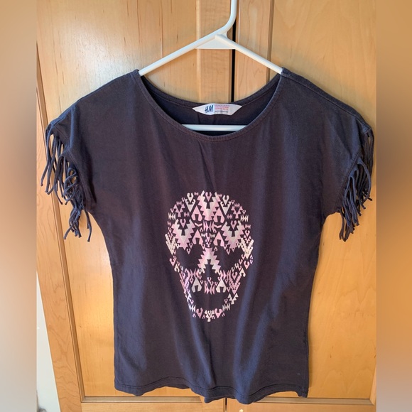 H & M Gray Print Skull T-Shirt Size 10-12 yrs 
3 for $15 with 💕 - Picture 3 of 8
